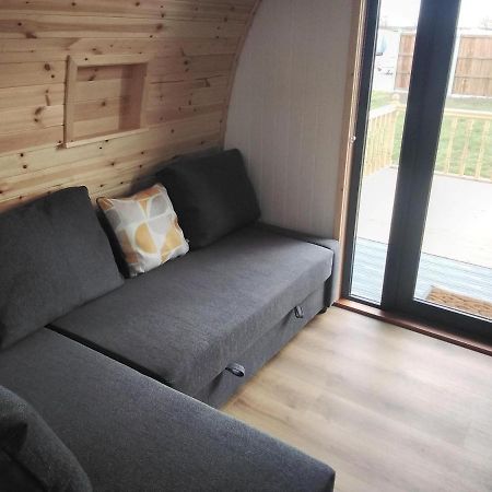 Отель Glamping Pods Кромер Экстерьер фото