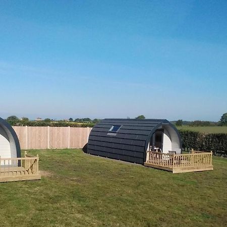 Отель Glamping Pods Кромер Экстерьер фото