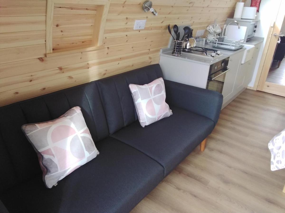 Отель Glamping Pods Кромер Экстерьер фото