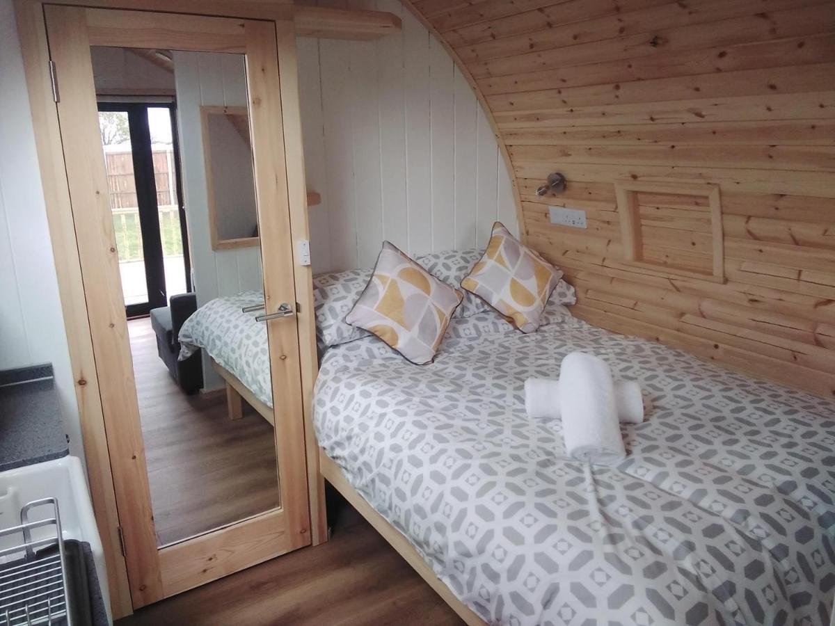 Отель Glamping Pods Кромер Экстерьер фото